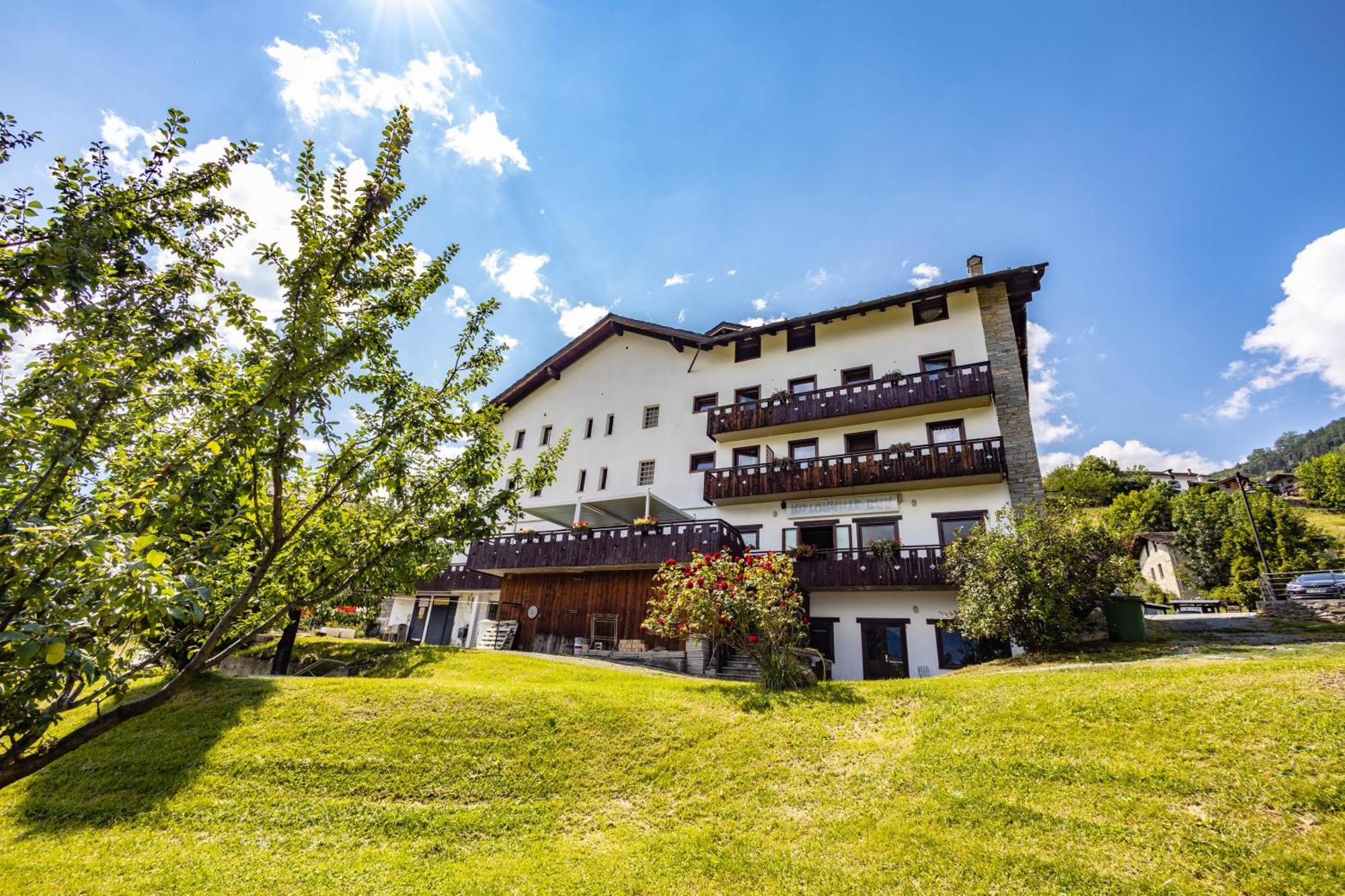 Hotel, Bar & Bistrot Saint Nicolas Gran Paradiso Exterior foto