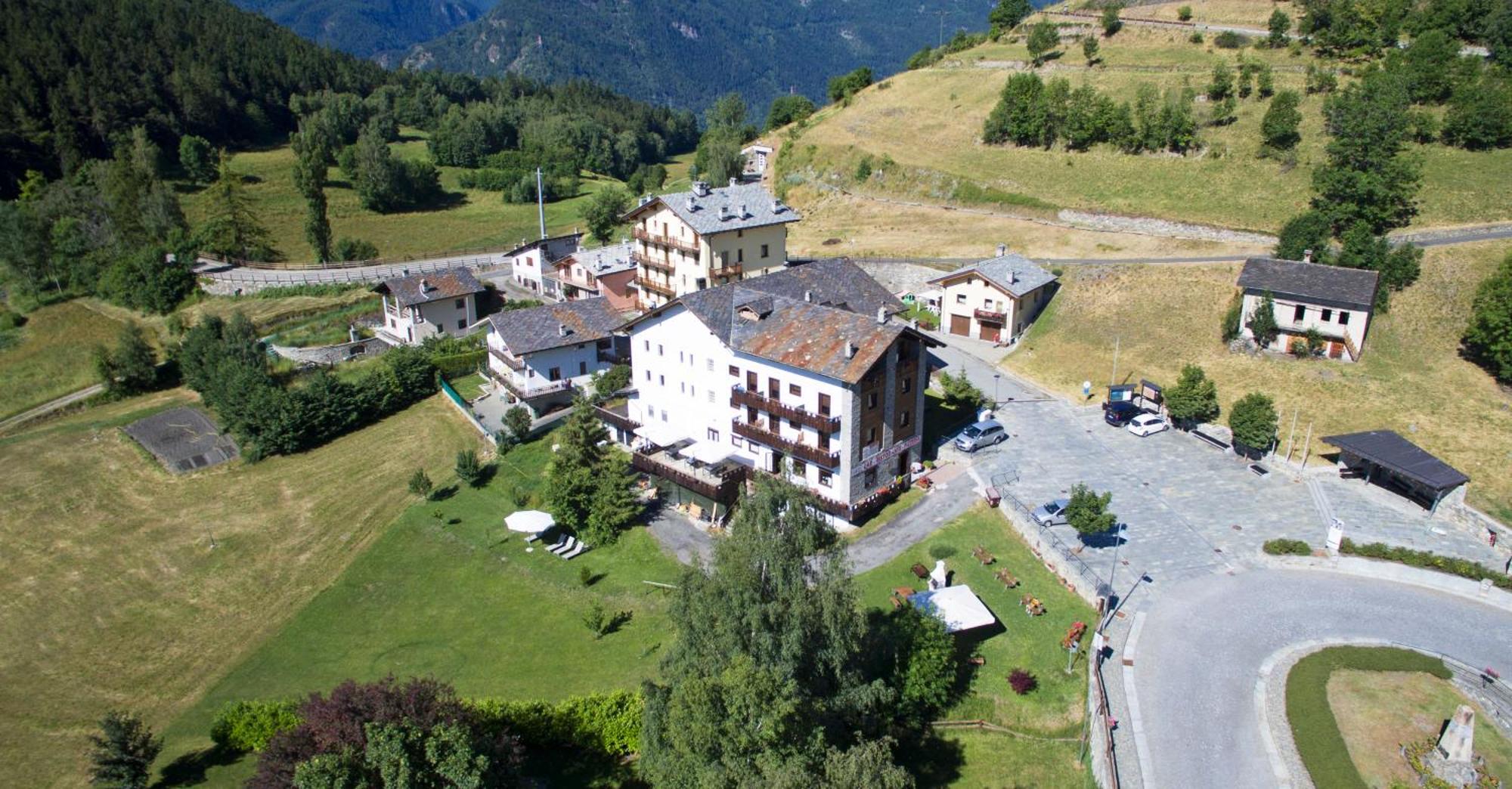 Hotel, Bar & Bistrot Saint Nicolas Gran Paradiso Exterior foto